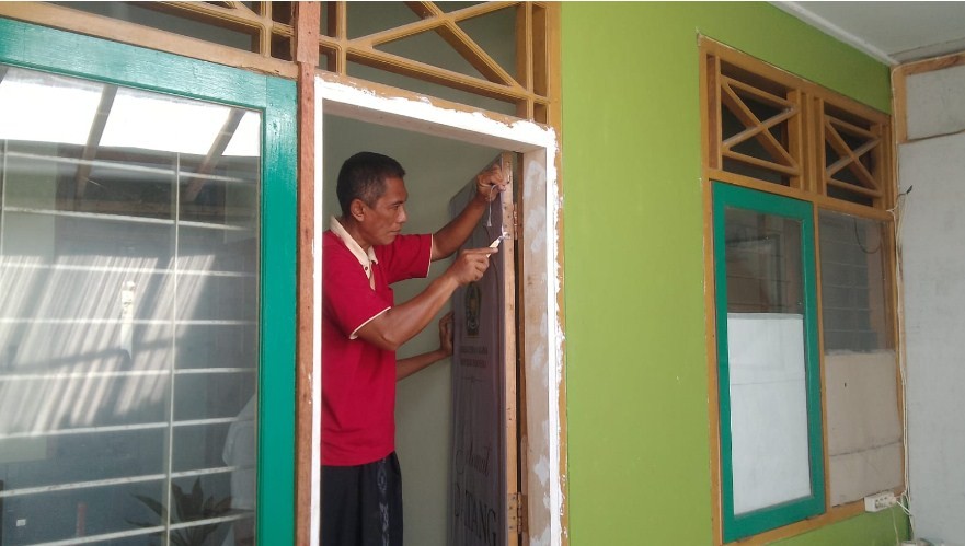 18__pemanfaatan_pintu_bekas.jpg