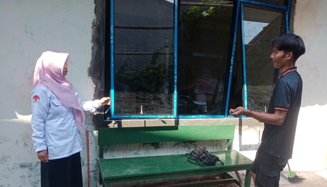 6__pemasangan_kusen.jpg