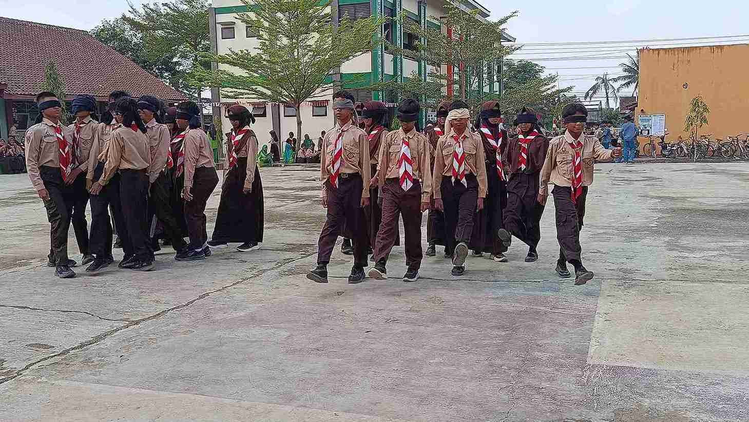 PBB_tutup_mata_11zon.jpg