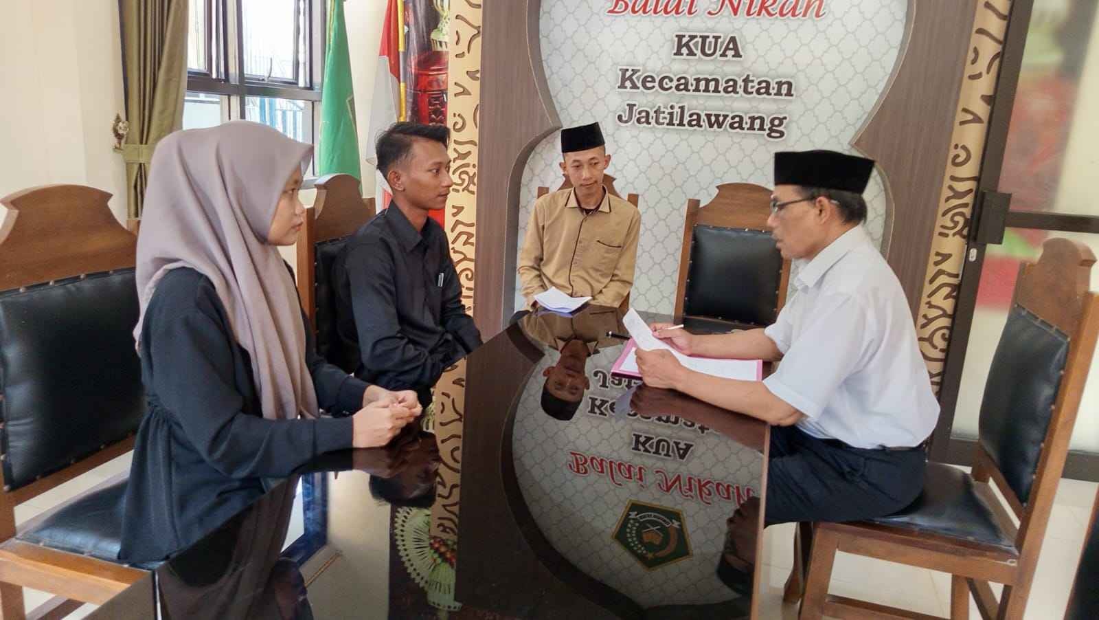 Pemeriksaan_berkas_nikah_an_Sevi_Febrianti,_Bantar_11zon.jpeg