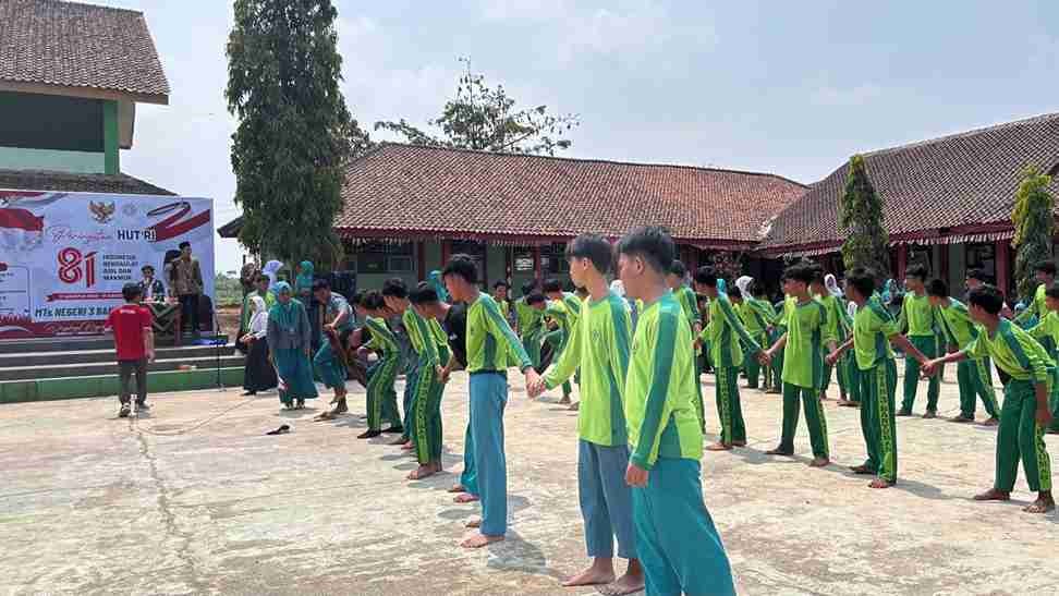 estafet_sarung_2_11zon.jpg