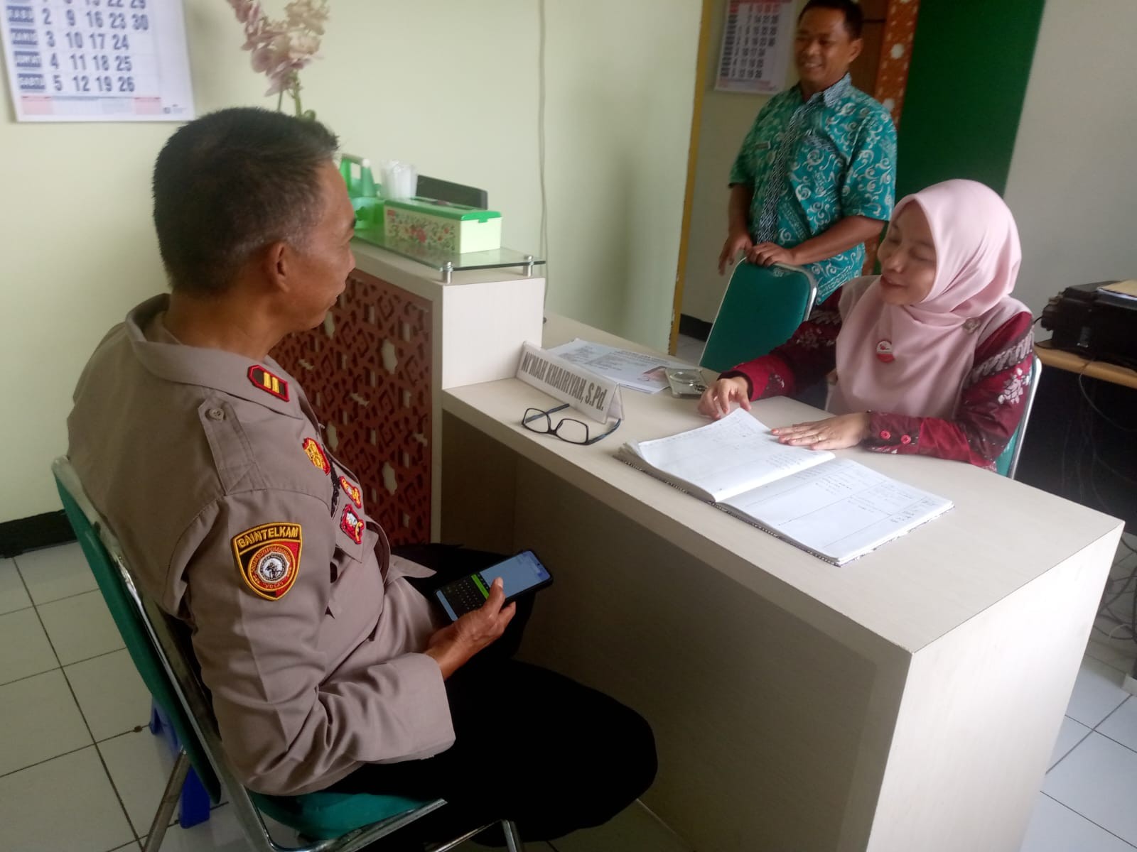 Polsek Wangon Kunjungi KUA Wangon, Jalin Komunikasi dan Koordinasi