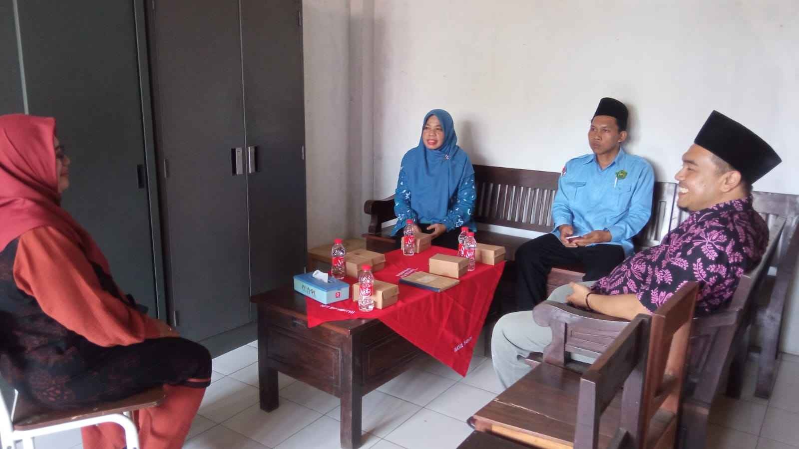 Evaluasi Penyuluh Kemranjen dan kepala SMP Tamtama Terkait Perkembangan Ngaji Siswa 