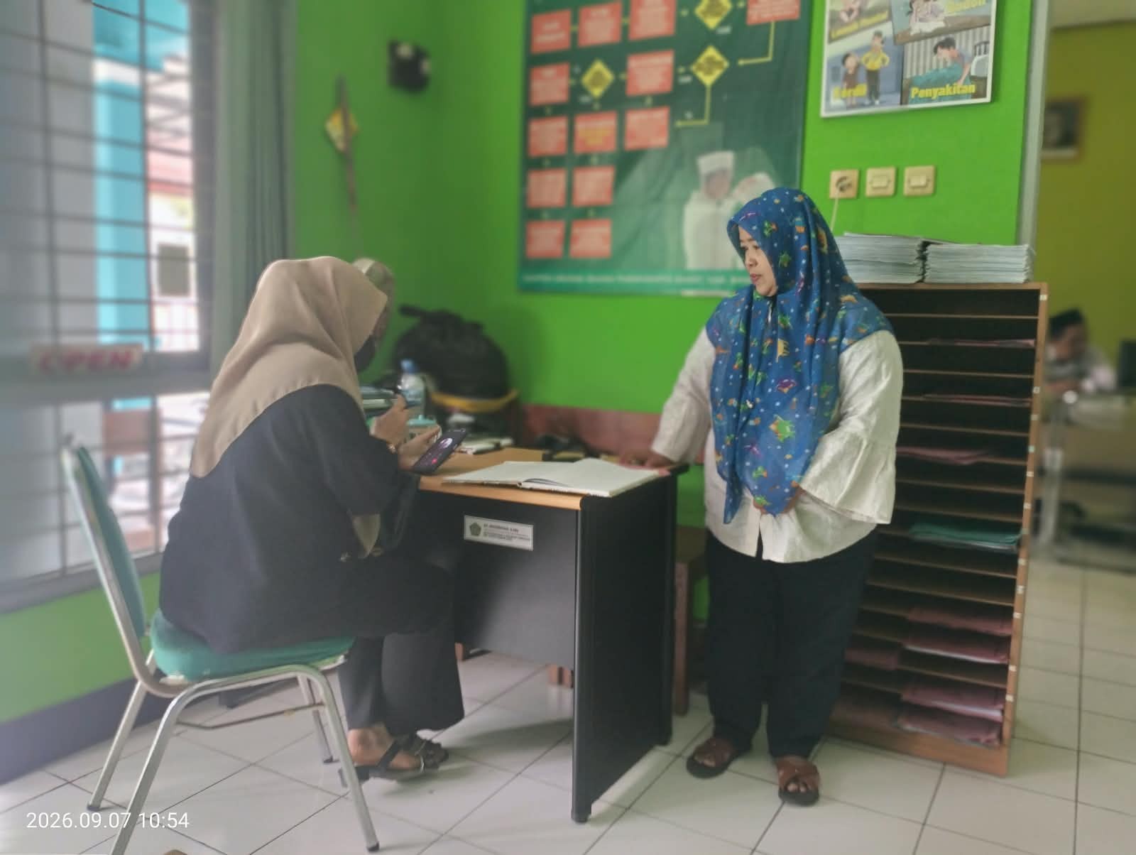 KUA Purwokerto Barat Berikan Pelayanan Permohonan Data Pernikahan Warga