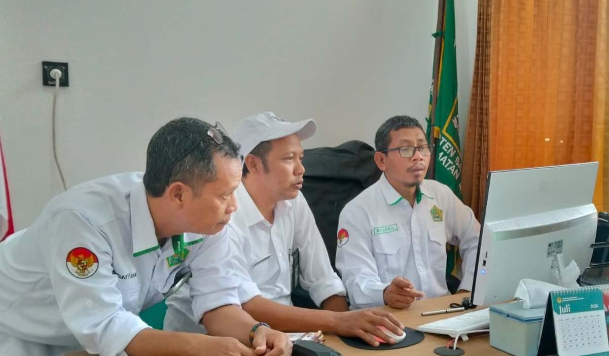 Digitalisasi Wakaf: Tim Siwak Kankemenag Lakukan Monitoring di KUA Ajibarang