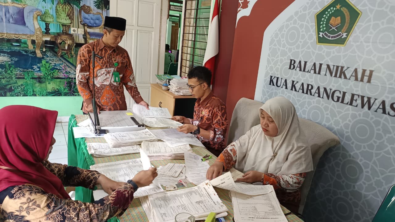 KUA Karanglewas Lakukan Pembenahan Arsip Nikah Secara Berkelanjutan