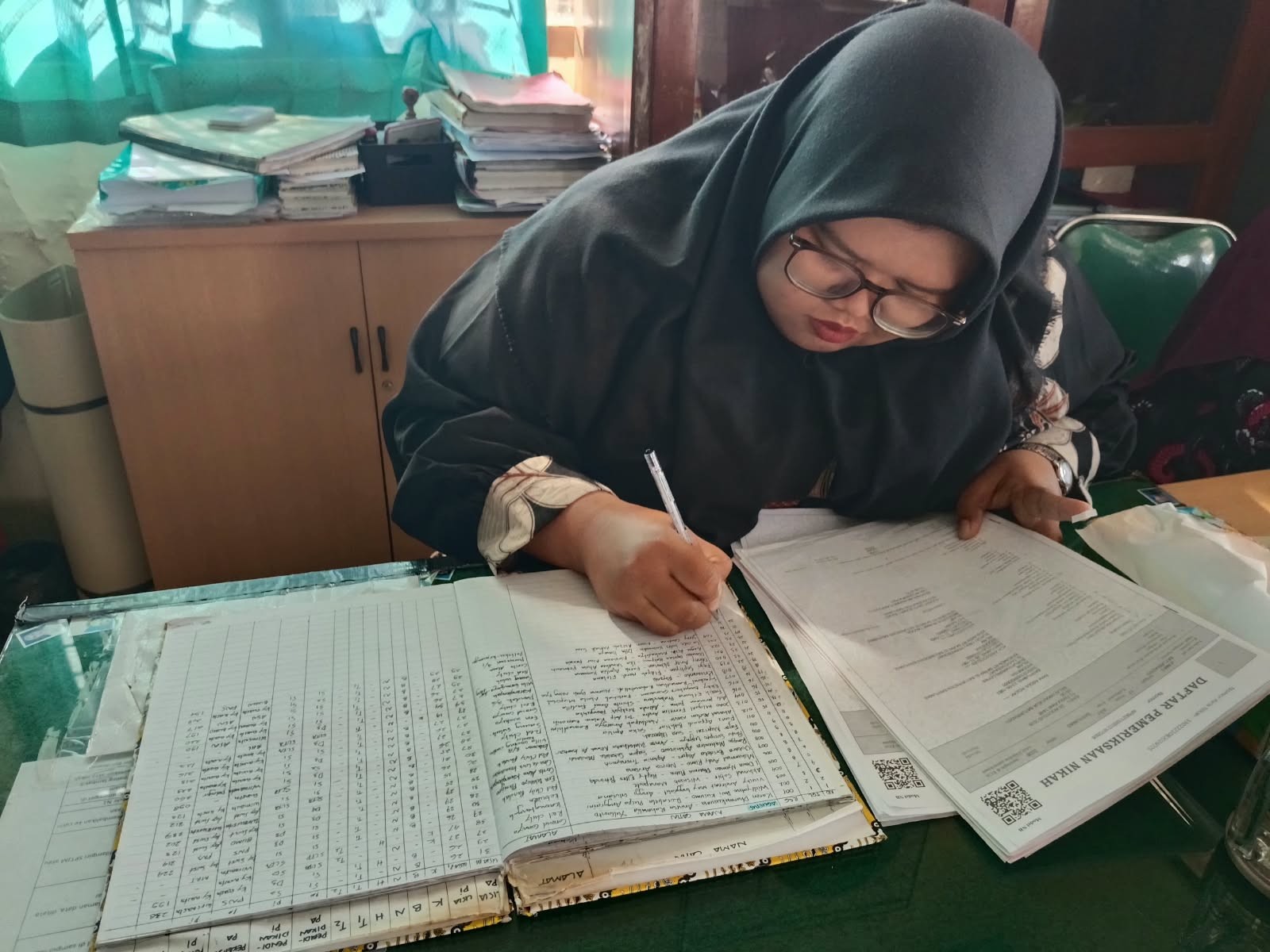 KUA Baturraden Secara Rutin Rapikan Pencatatan Pendaftaran Nikah, Perkuat Layanan Data Pernikahan