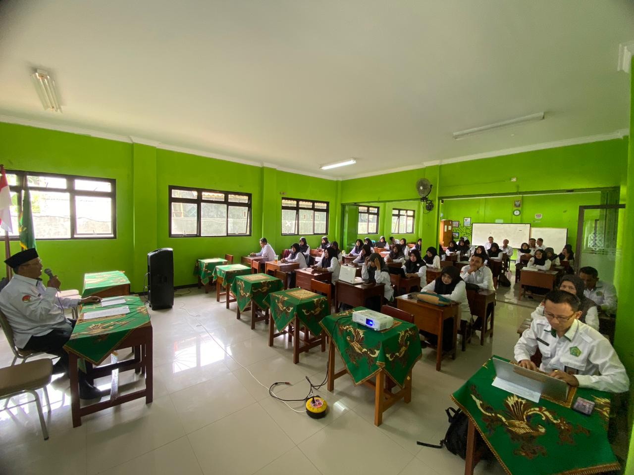 8_Pembinaan_Guru_dan_Tenaga_Kependidikan_Perkuat_Lingkungan_Madrasah_Aman_dan_Nyaman.jpeg