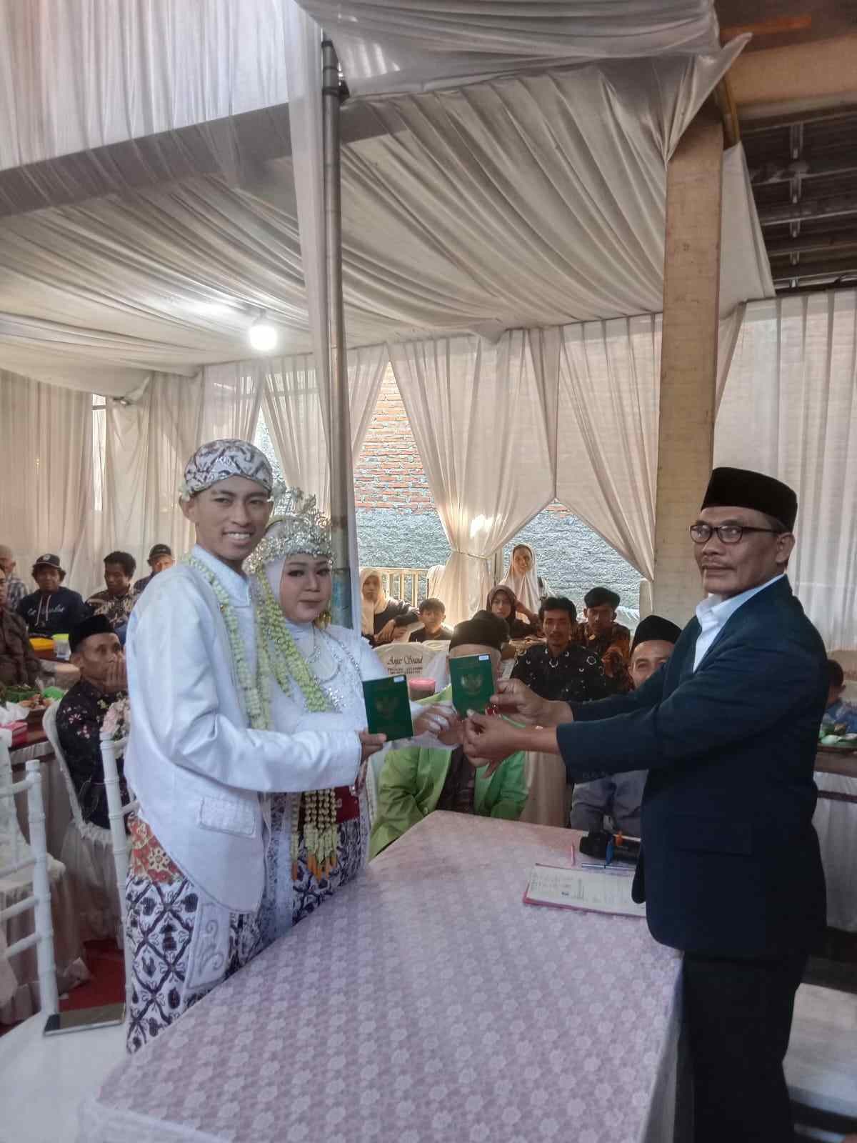 Arif_H_n_Solihatun_11zon.jpeg
