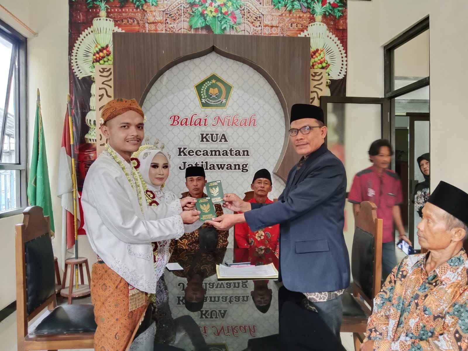 Eka_Adi_Saputra_Oki_Sri_Wriyanti,_11zon.jpeg