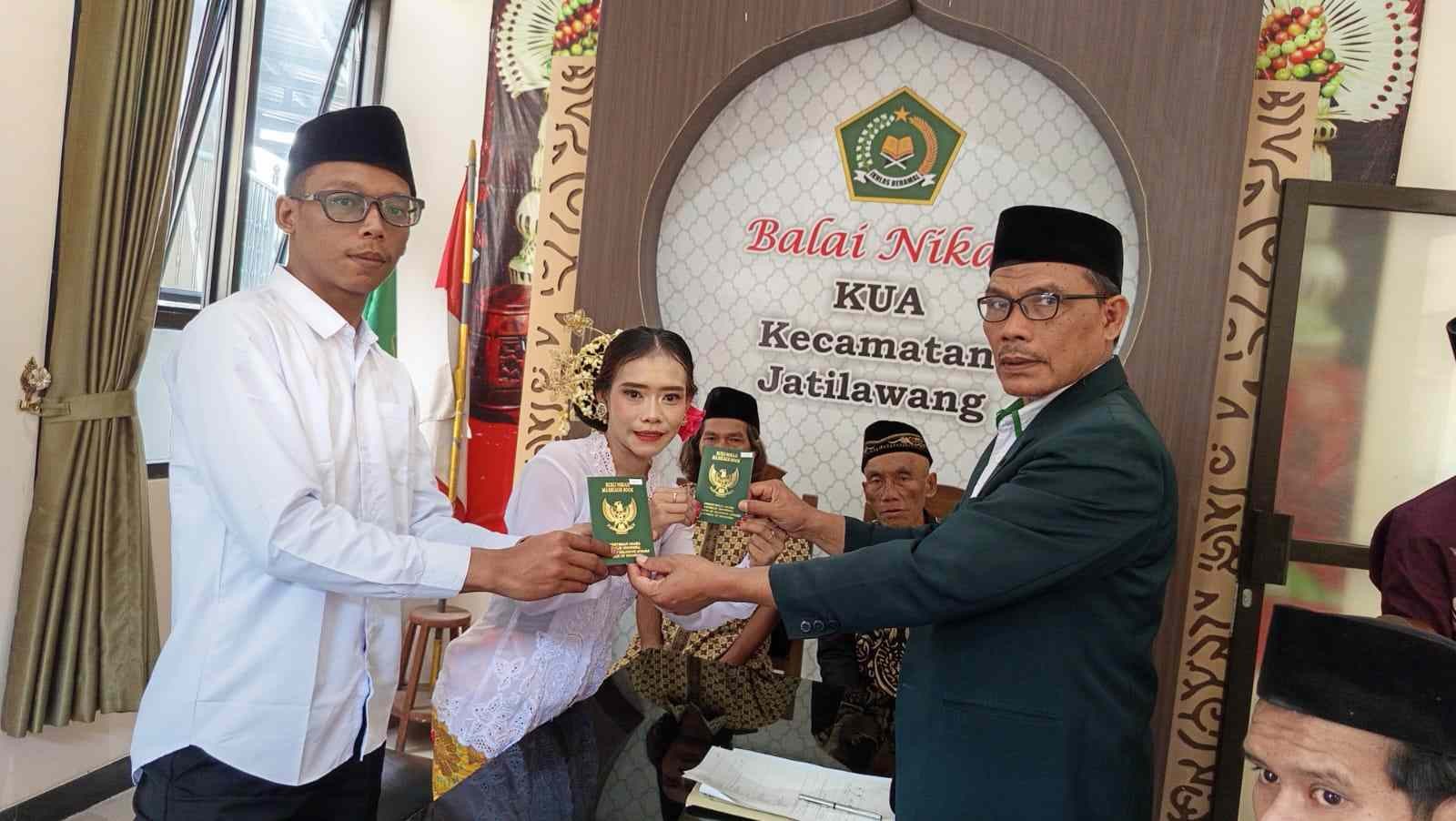 Fajar_Abdullah_dan_Rindu_Febrianingrum__Tinggarjaya_kua_11zon.jpeg