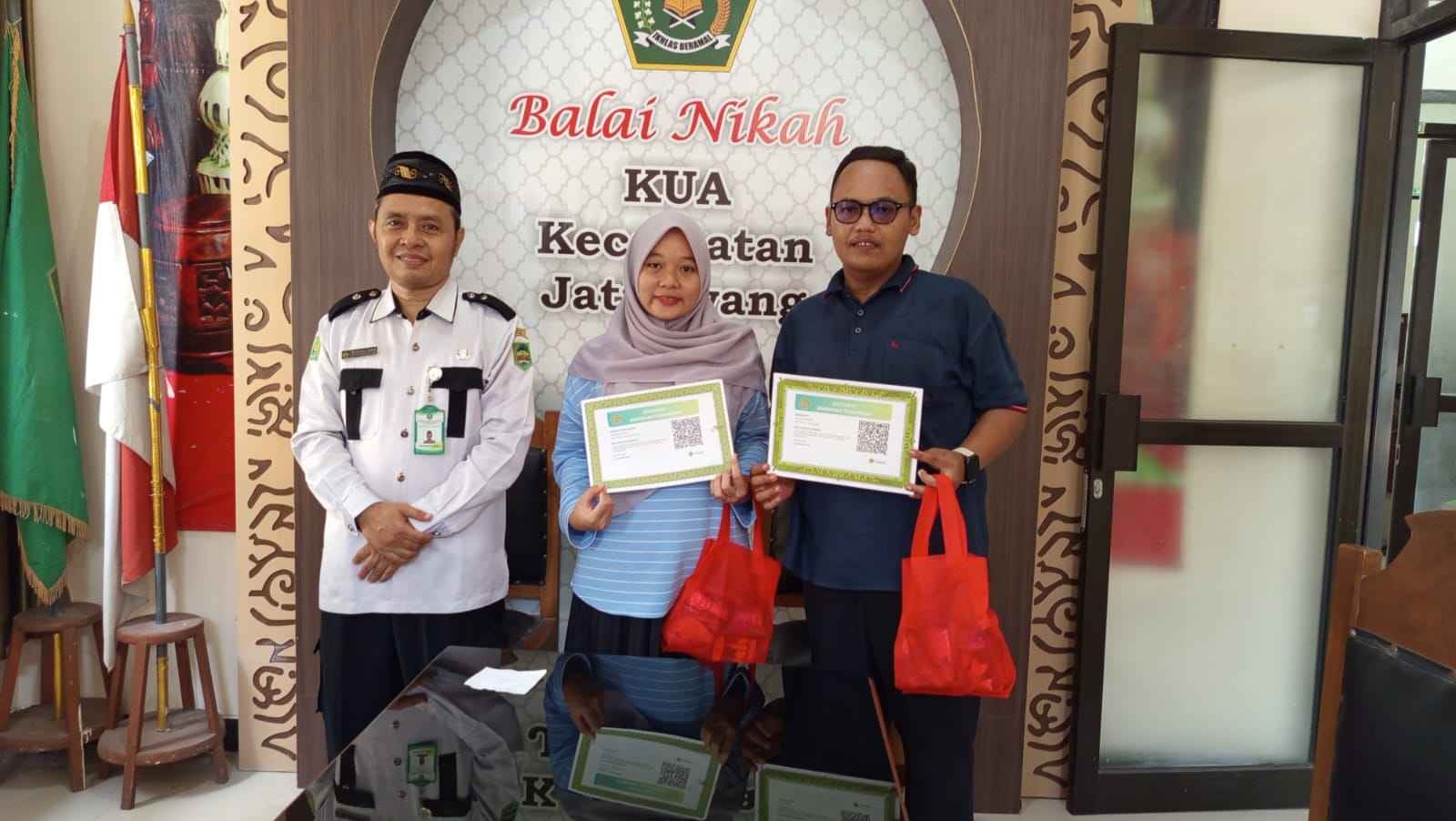 Fendi_Hakim_dan_Khoirotun_Nisa_11zon.jpeg