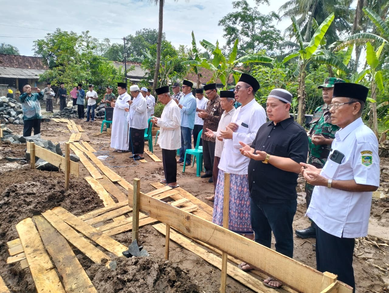 Gb__04-03-2026_peletakan_batu_pertama_masjid_mangunsari.jpeg