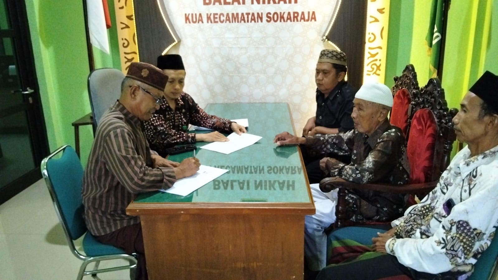 Ikrar_wakaf_mushalla_Al-Busyairi.jpeg