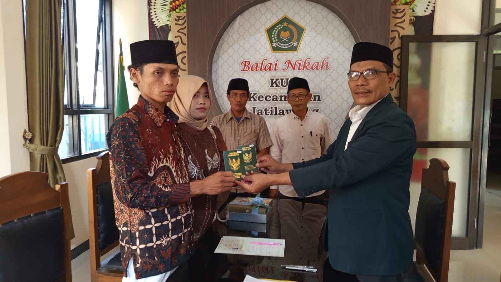 Muhammad_Asadulah_dan_Rini_Dwi_Hartanti__Tunjung_kua_11zon.jpeg
