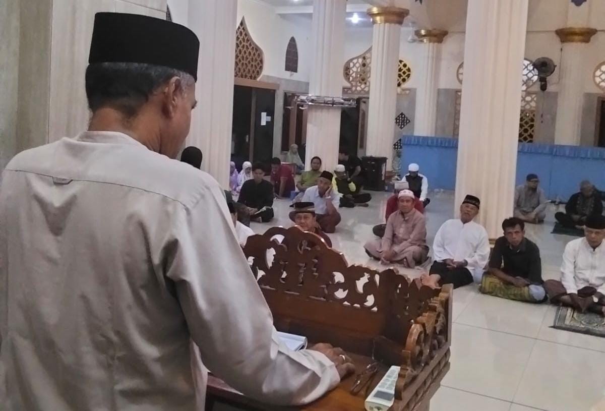 Pak_Ucup_masjid_muttaqin.jpg