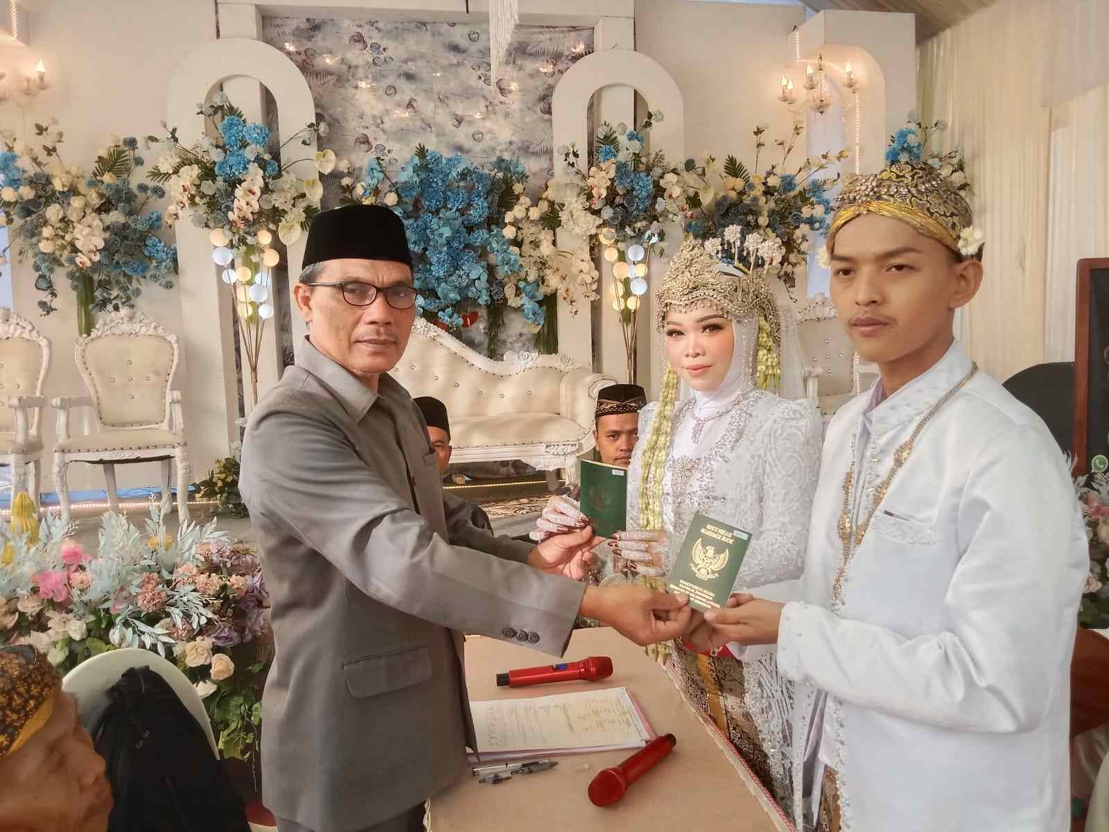Setiawan_n_Sulastri_11zon.jpeg