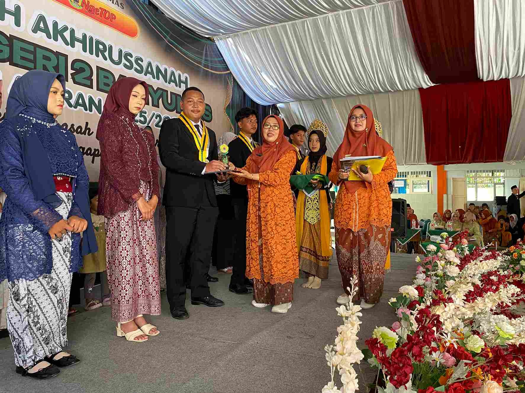 Meriah dan Khidmat, MTsN 2 Banyumas Gelar Haflah Akhirusanah