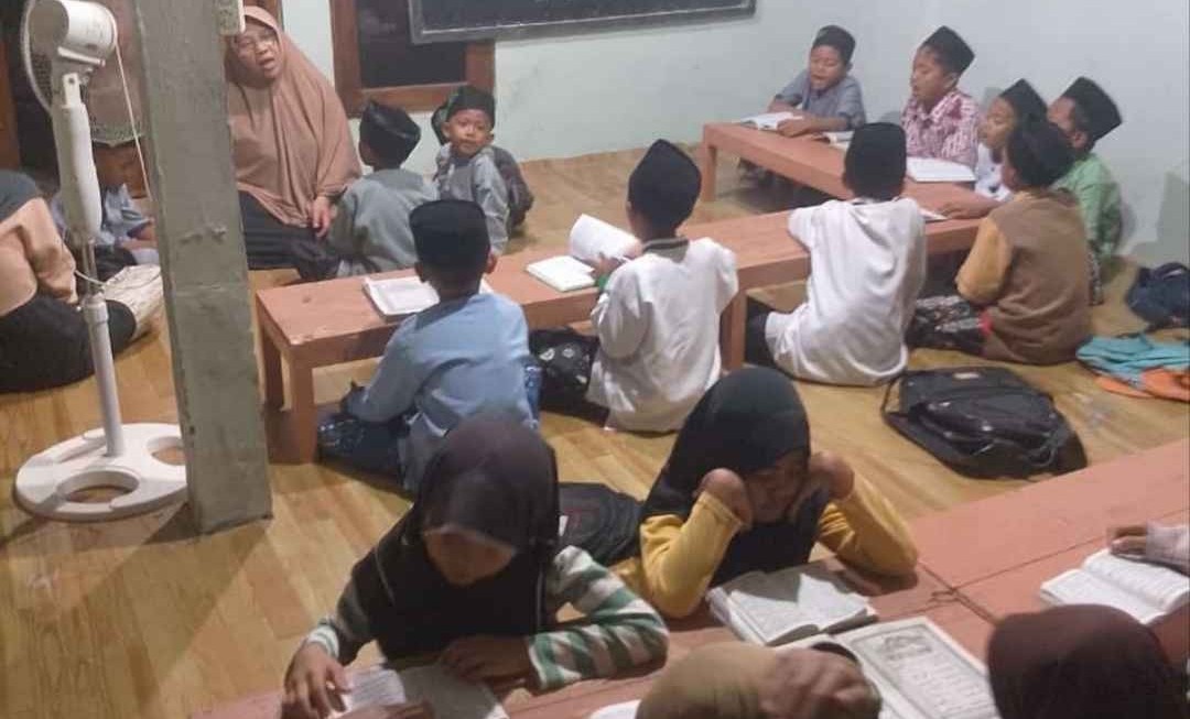 ASN KUA Kemranjen Sampaikan Pentingnya Adab Anak Kepada Orang Tua 