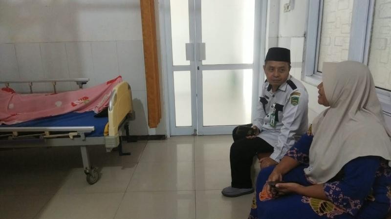 Mendoakan Dengan Tulus Pasien di Puskesmas Jatilawang, Bimbimgan Rohani Penyuluh Agama KUA Jatilawang