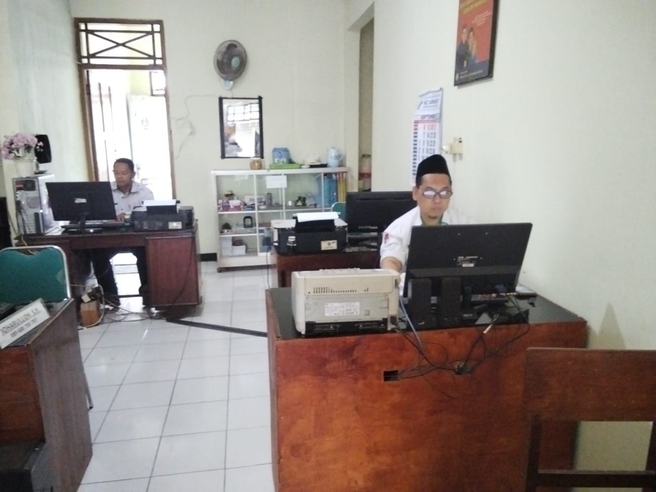 Pegawai KUA Wangon Siap Layani Pendaftaran Nikah dengan Sepenuh Hati