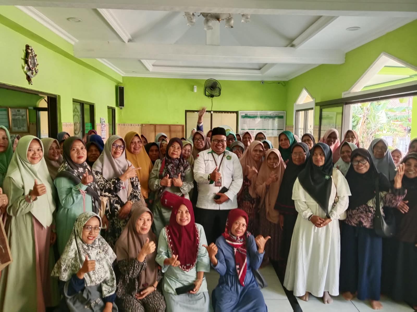 Perdana dan Penuh Semangat: Bimluh KUA Wangon Disambut Antusias Jamaah MT Al Imla