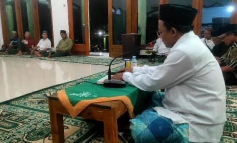 Jamaah Bimluh MT Al Huda Rawaheng Antusias Ikuti Kajian Kitab Lubabul Hadits