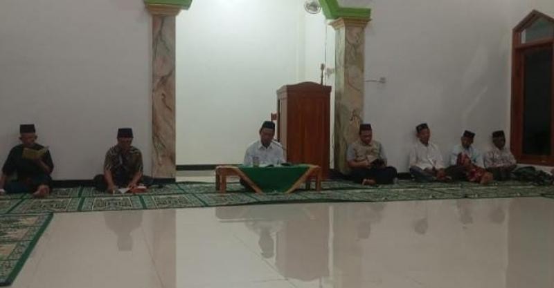 Penyuluh KUA Wangon Gelar Bimluh di MT Al Huda Rawaheng, Kajian Kitab Lubabul Hadits