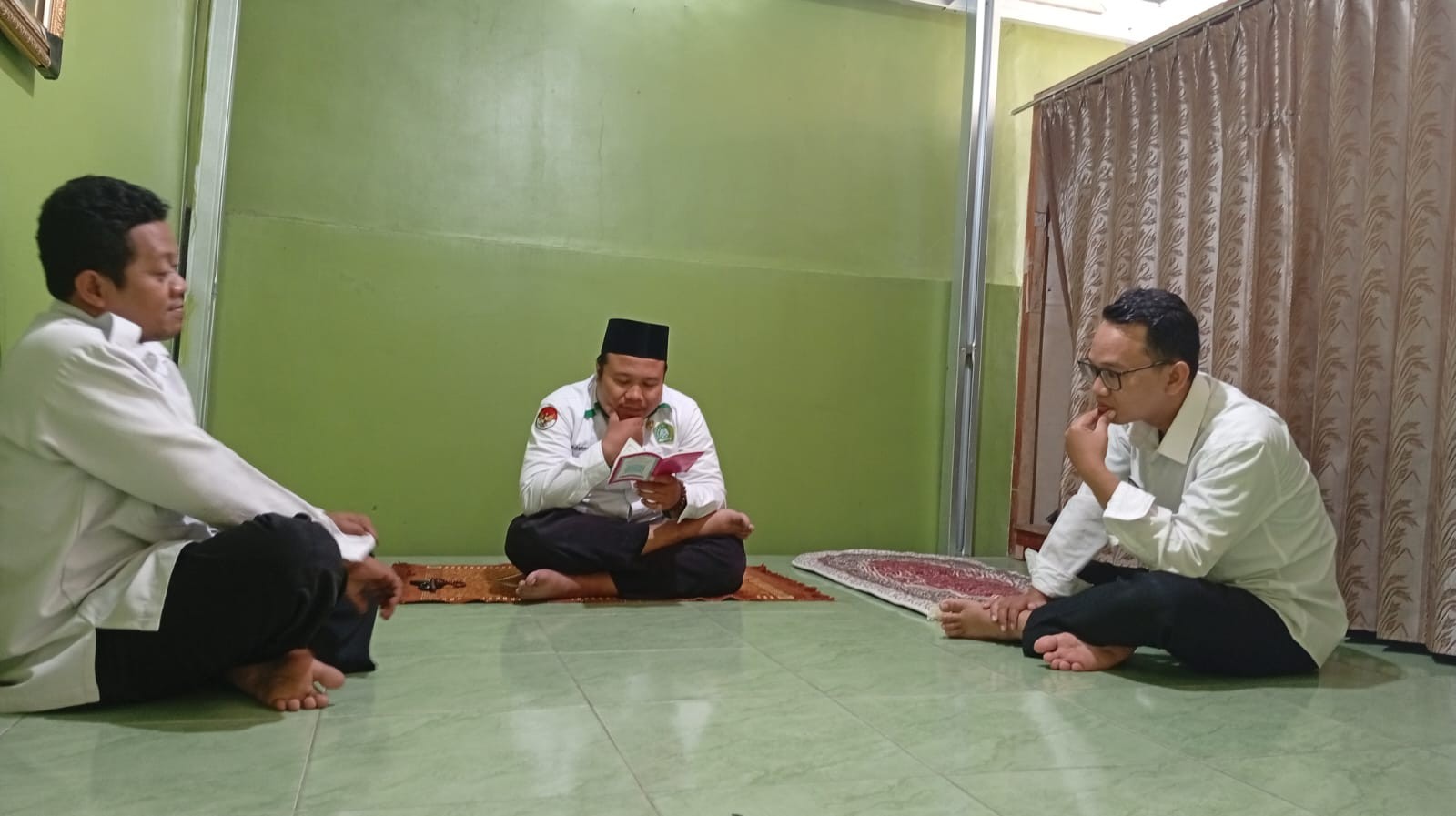 Kultum Bakda Dzuhur di Mushola Al Fairuz Bahas Adab Buang Hajat