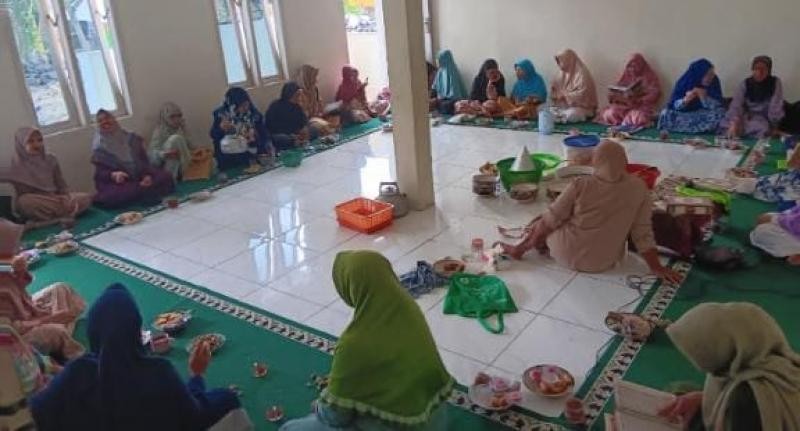 Bimluh MT Al Istiqomah Wangon, Penyuluh Sampaikan Keutamaan Tadarus Al-Quran dalam Tasyakuran Khotmil Quran