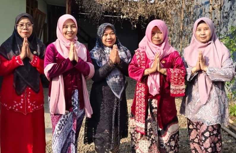 Intip Gaya Pegawai KUA Kenakan Baju Adat Saat Hari Kartini