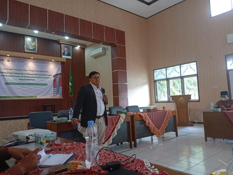 Manfaatkan AI, Penyuluh Agama Banyumas Asah Kreativitas Menulis Materi Antikorupsi