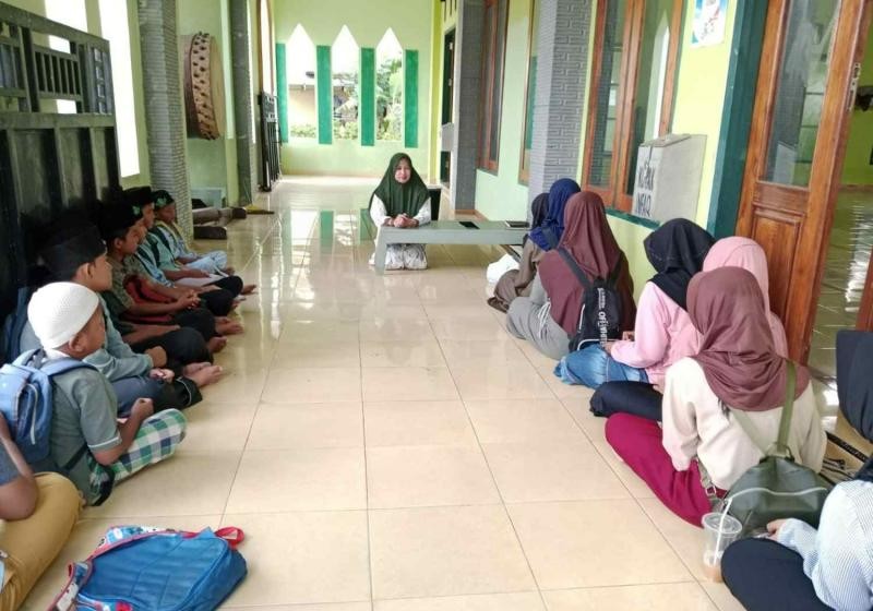 Penyuluh Agama Islam Ajak Santri TPQ Miftahul Huda Adisara Cinta Al-Qur’an