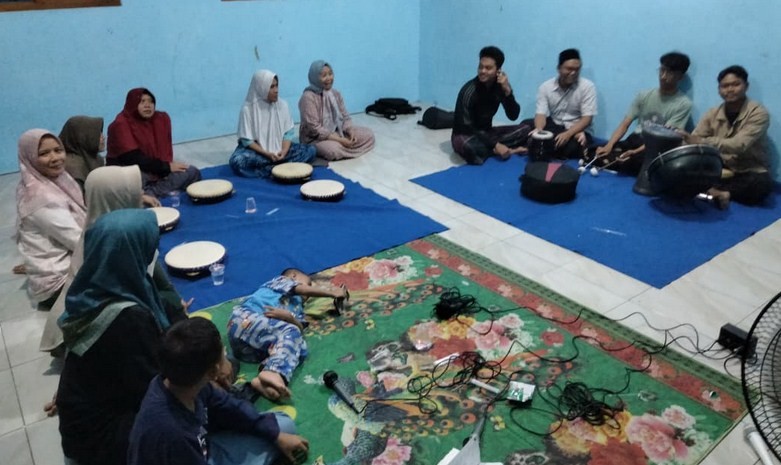 Penyuluh Dampingi Latihan Hadroh Annida Majelis Taklim Al Irsyad