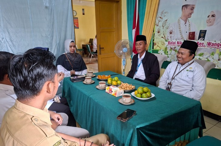 Kepala KUA Wangon Terima Kunjungan PLKB Kecamatan