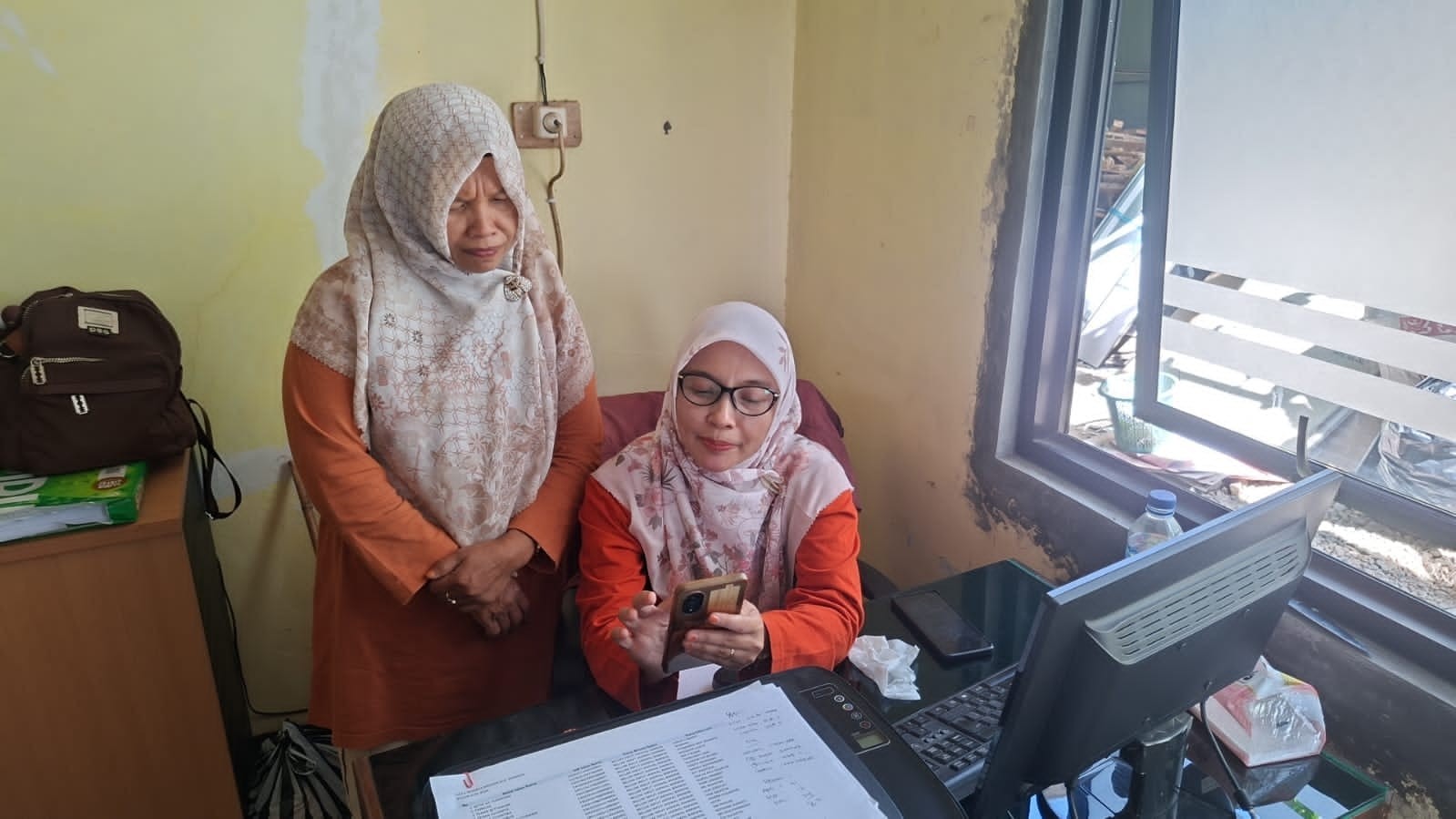 Konsultasi Cara Pembuatan Berita Melalui Media Sosial, Pegawai KUA Wangon Tingkatkan Kompetensi Digital