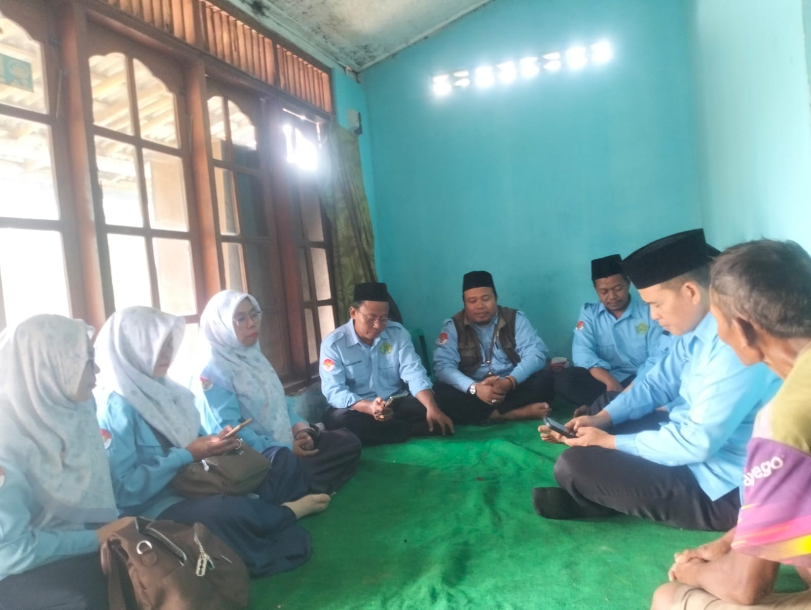 Bertakziah ke Kediaman Keluarga Almarhumah Rekan Kerja