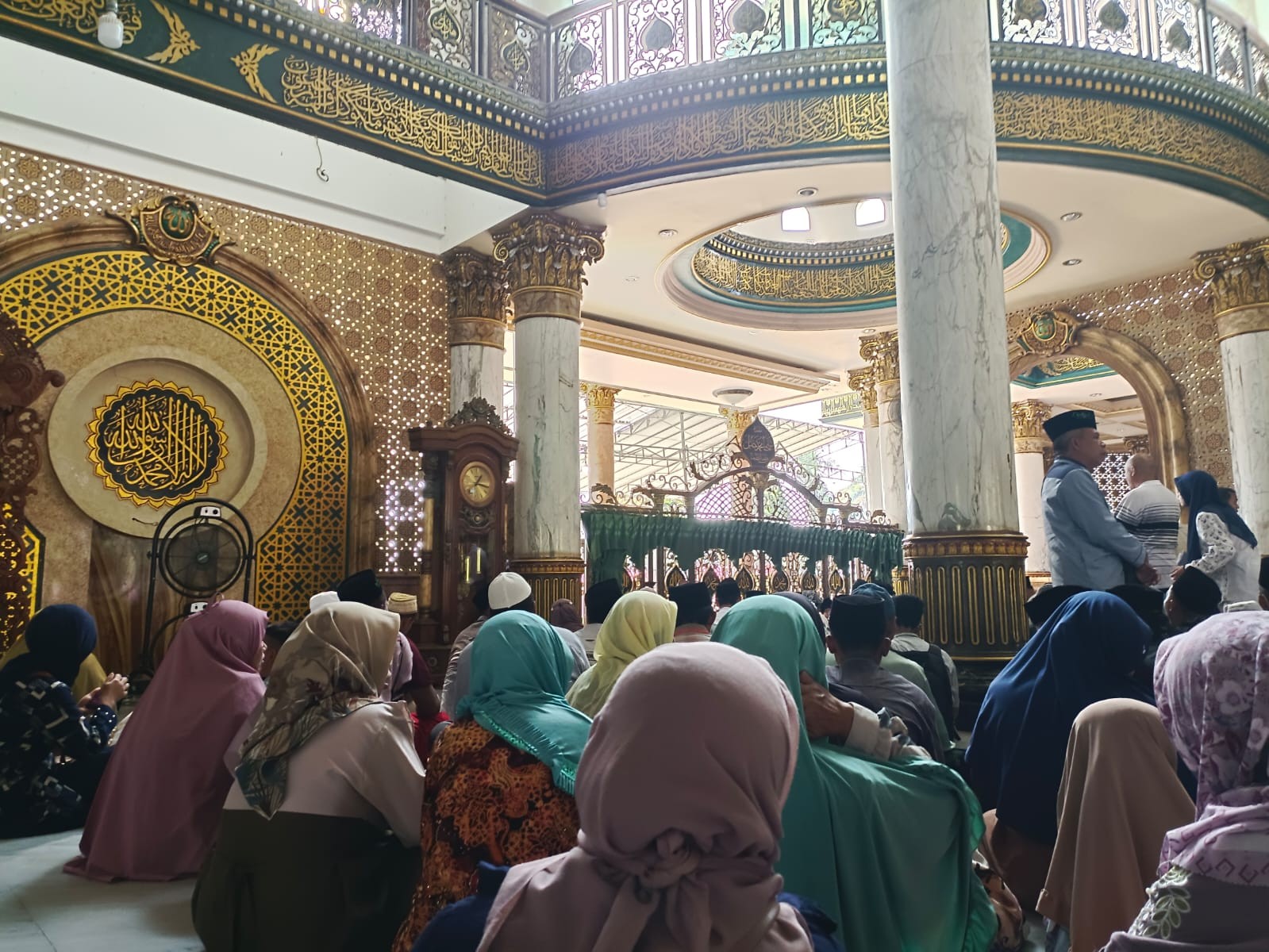 Sambil Ziarah, Penyuluh Berikan Bimbingan tentang Hikmah Ziarah dan Kemajuan KUA Wangon