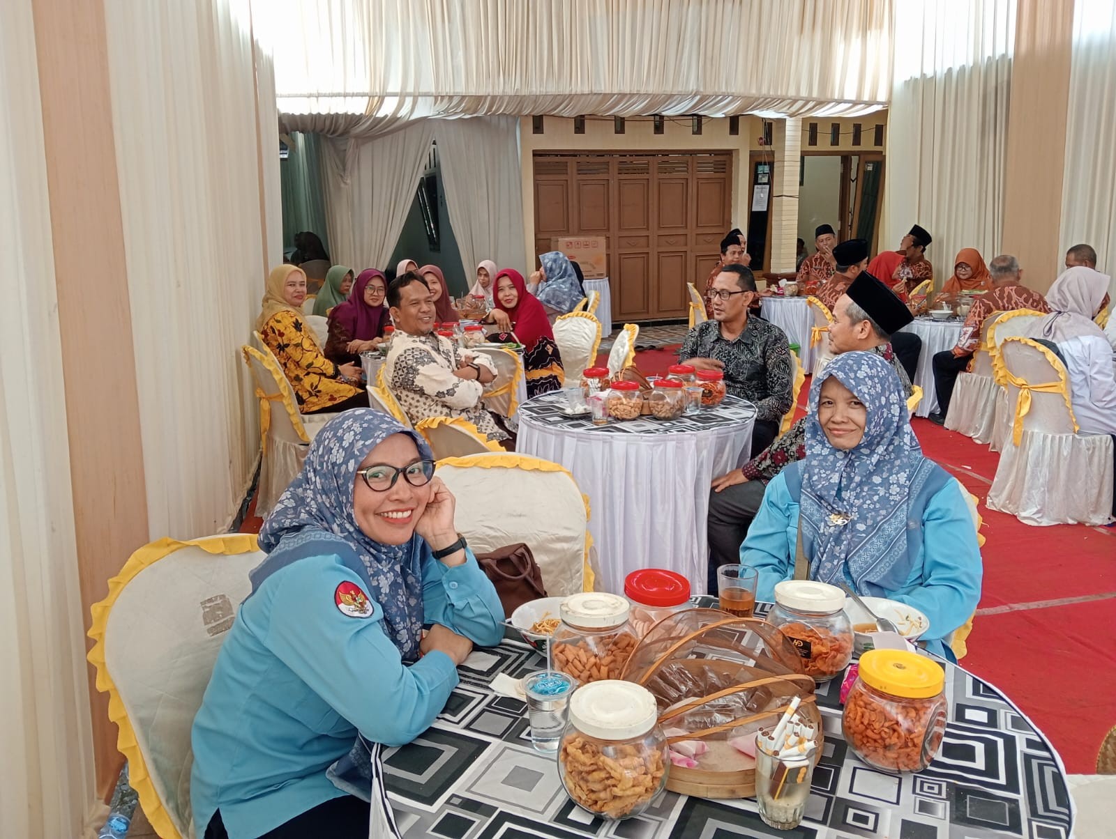 Disela Waktu Istirahat, Sambangi Hajatan Menantu Rekan Kerja