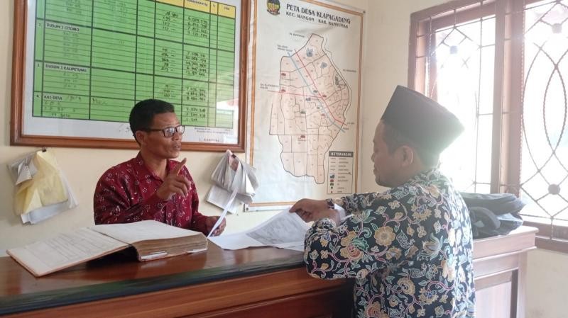 KUA Wangon Lakukan Pembetulan dan Koreksi Berkas Wakaf Bersama Perangkat Desa Klapagading