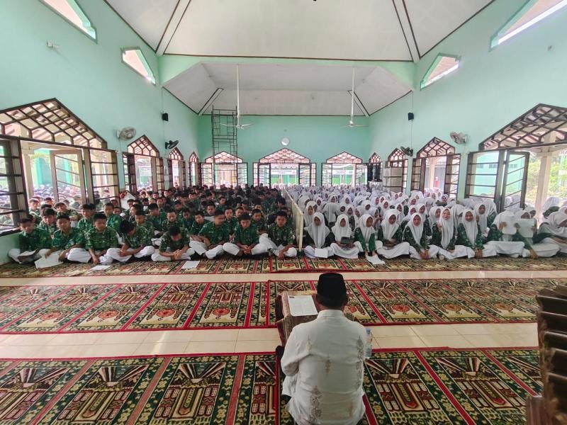 Penyuluh KUA Wangon Laksanakan BRUS di SMK Maarif NU 1 Wangon