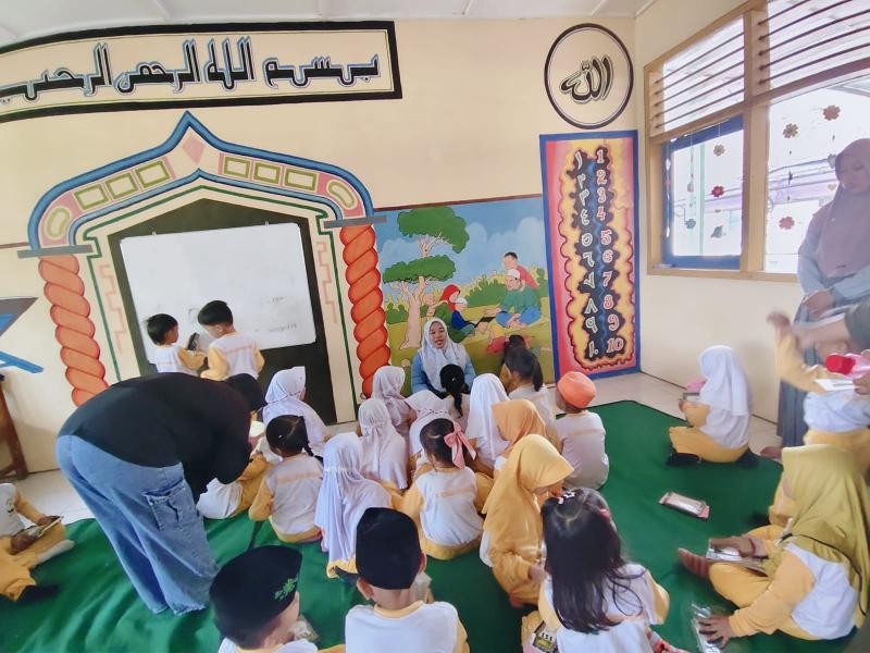 Penyuluh Diminta Bantu Mengajar Iqro Santri TK Kemala Bhayangkari 13 Wangon