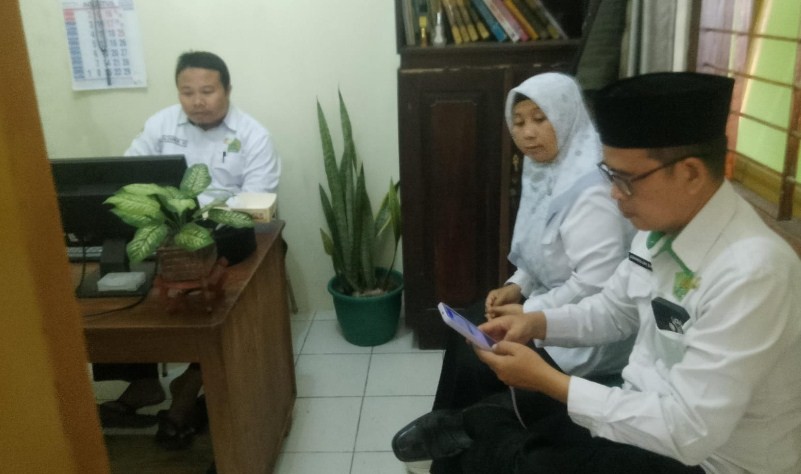 Penyuluh KUA Wangon Belajar Bersama Pengisian Early Warning System (EWS)