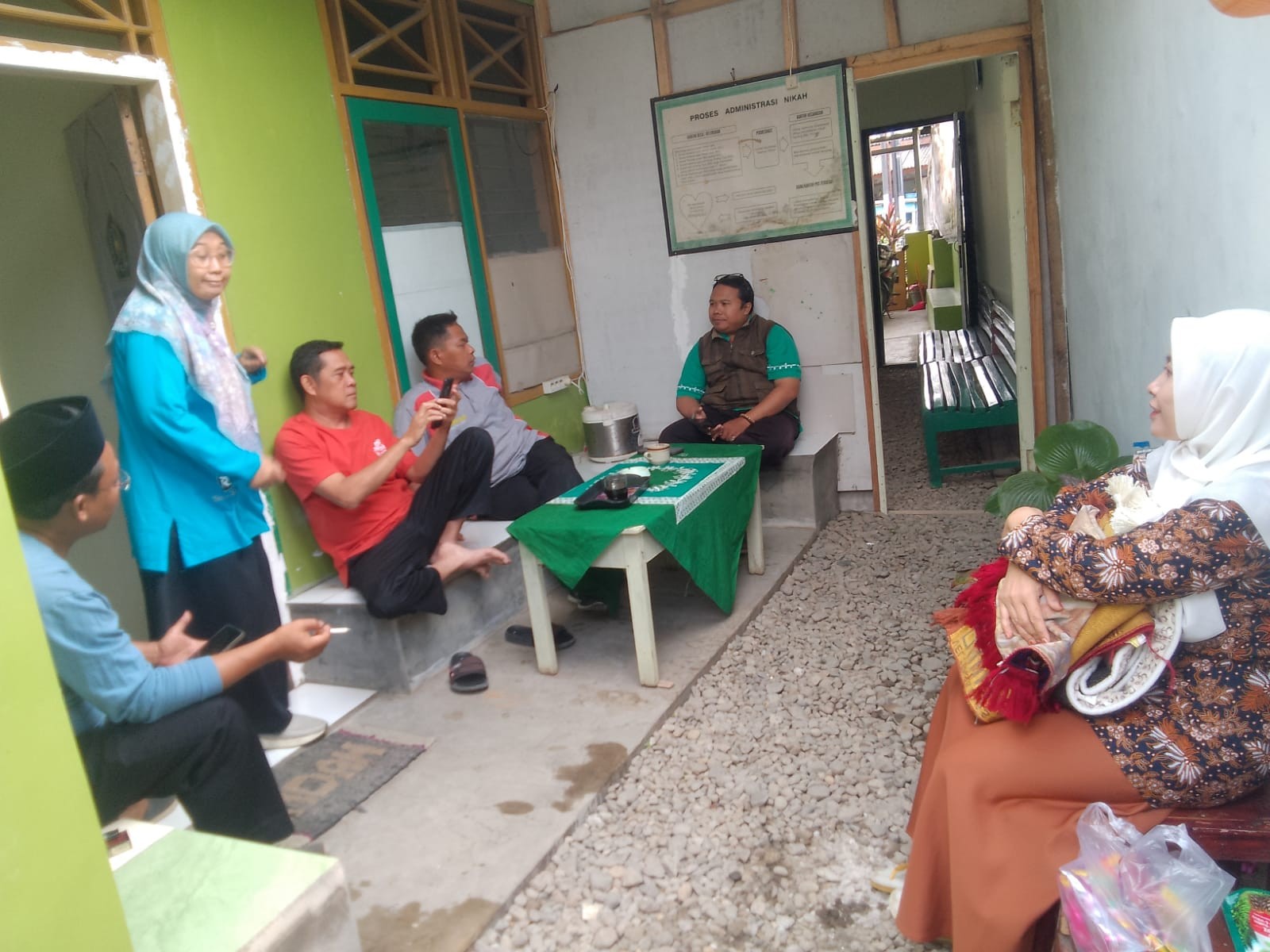 Pegawai KUA Wangon Diskusikan Program Jumat Sehat dan Jumat Bersih