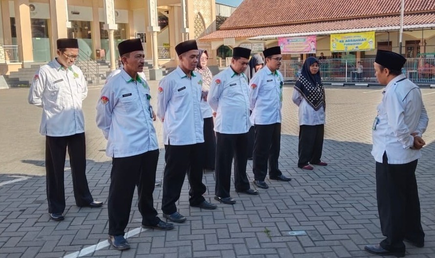 KUA Tambak Rutin Apel Pagi Tiap Senin Guna Tingkatkan Kedisiplinan