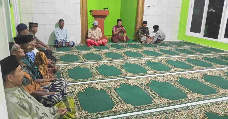 Penyuluh KUA Jatilawang Beri Penjelasan pada Jamaah Masjid Al Amin Tentang Ibadah yang Tak Terputus Pahalanya
