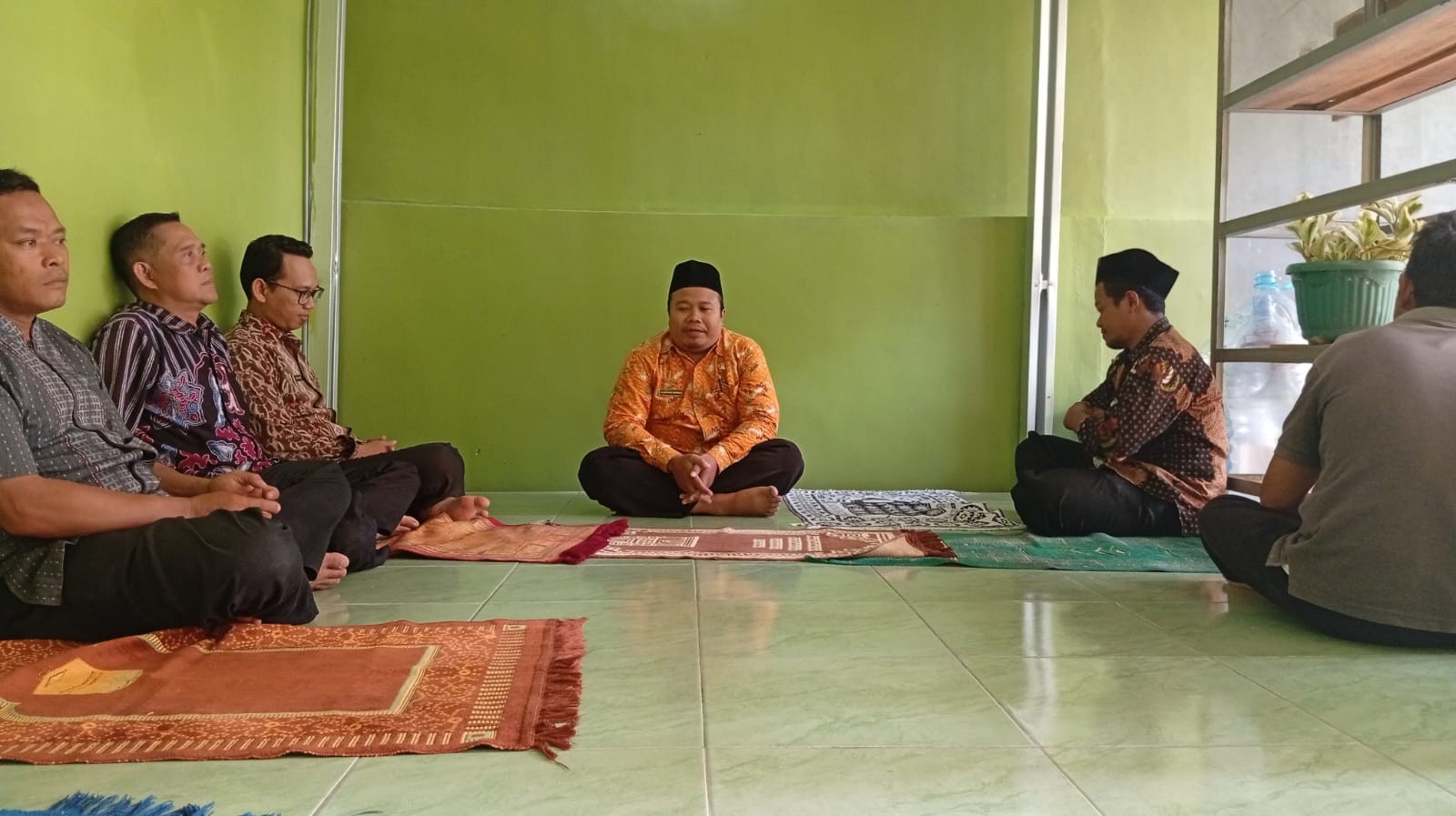 Istiqamah Salat Zuhur Berjamaah, Pegawai KUA Wangon Dapat Penguatan Rohani Melalui Kultum tentang Menghindari Istidraj