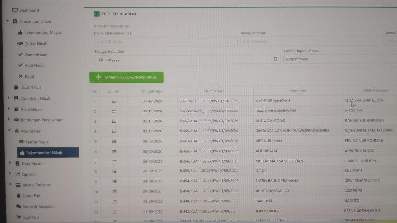 Penyuluh Bantu Pengisian Data Rekomendasi Nikah pada Aplikasi Simkah