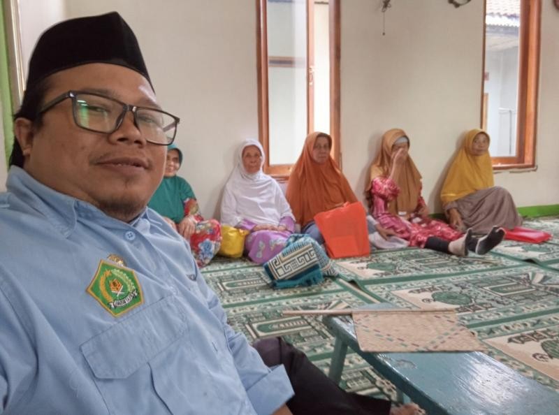 Penyuluh KUA Wangon Sampaikan Materi Songgolangit di MT Al Hidayah Jambu