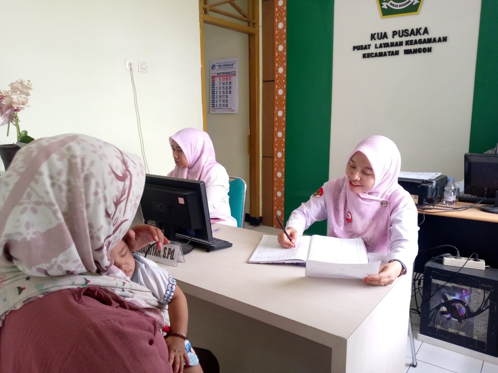 Pelayanan Konsultasi Buku Nikah Hilang, Warga Desa Wlahar Datang ke KUA Wangon